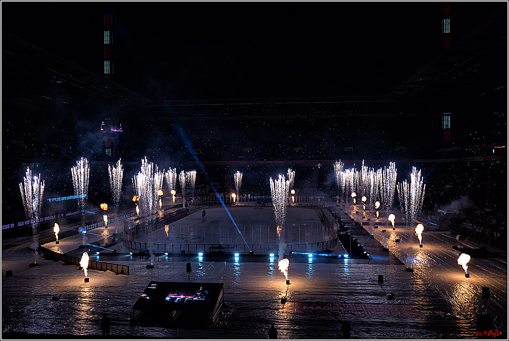 PENNY DEL WINTER GAME;  Kölner Haie - Adler Mannheim; Köln, 03.12.2022